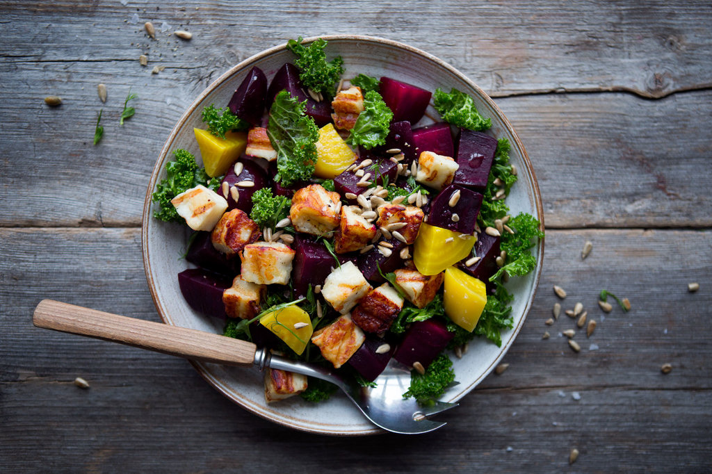 Beet salad with halloumi cheese and mixed seeds.