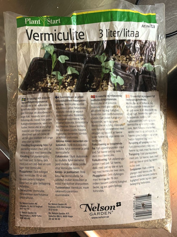 En produktpåse innehållandes vermikulit. 