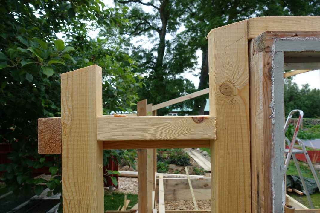 Detailed view of how to build a greenhouse.